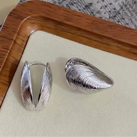 New Shell Silver Earrings Clam Shell Earrings - Picture 5 of 6